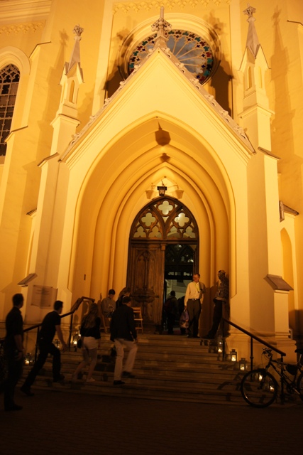 Wejście do warszawskiego kościoła ewangelicko-reformowanego (fot. Michał Karski)