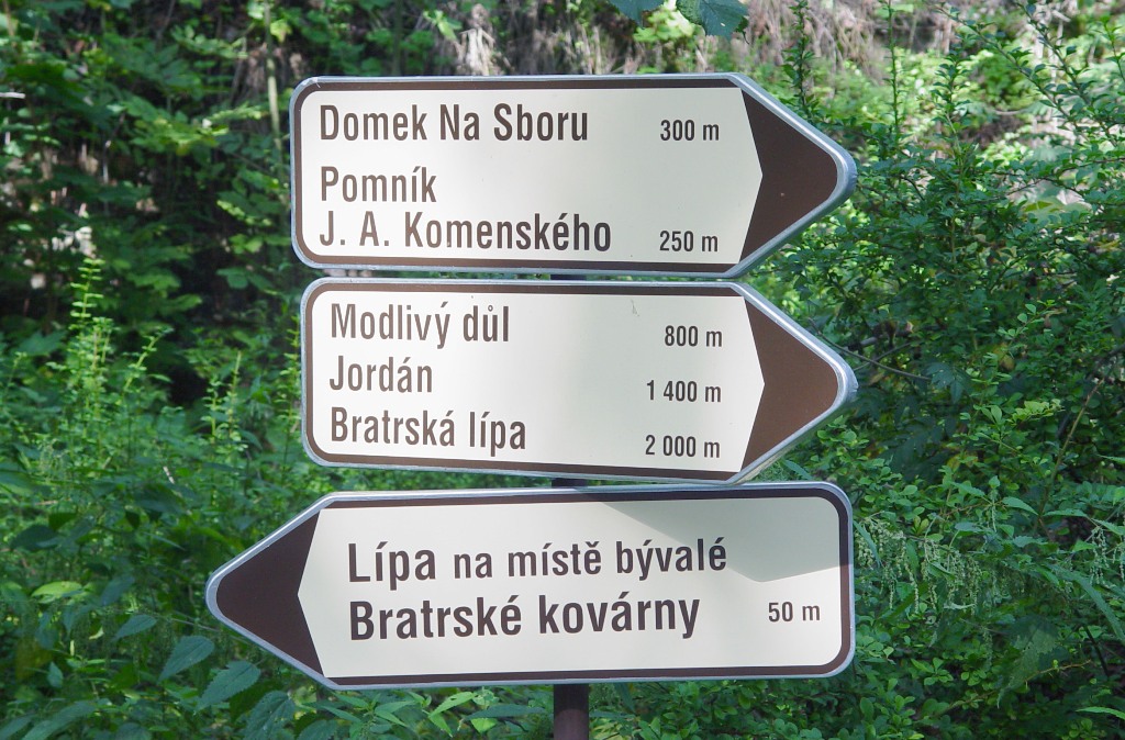 Drogowskazy do miejsc związanych z braćmi czeskimi w Kunvald