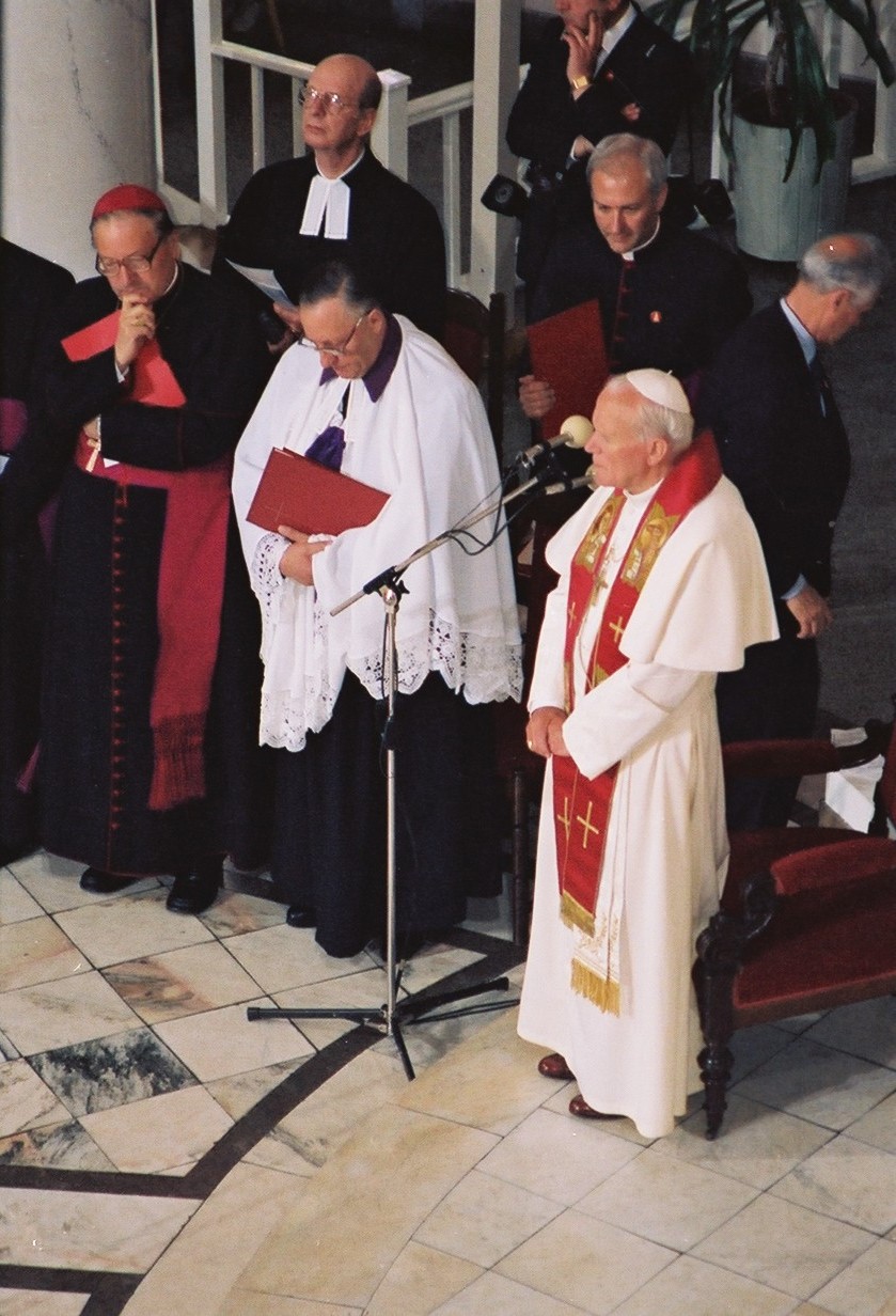 Spotkanie ekumeniczne z Janem Pawlem II w kosciele ewangelicko-augsburskim sw. Trojcy w Warszawie w 1991 r. (fot. Aldona Karska)